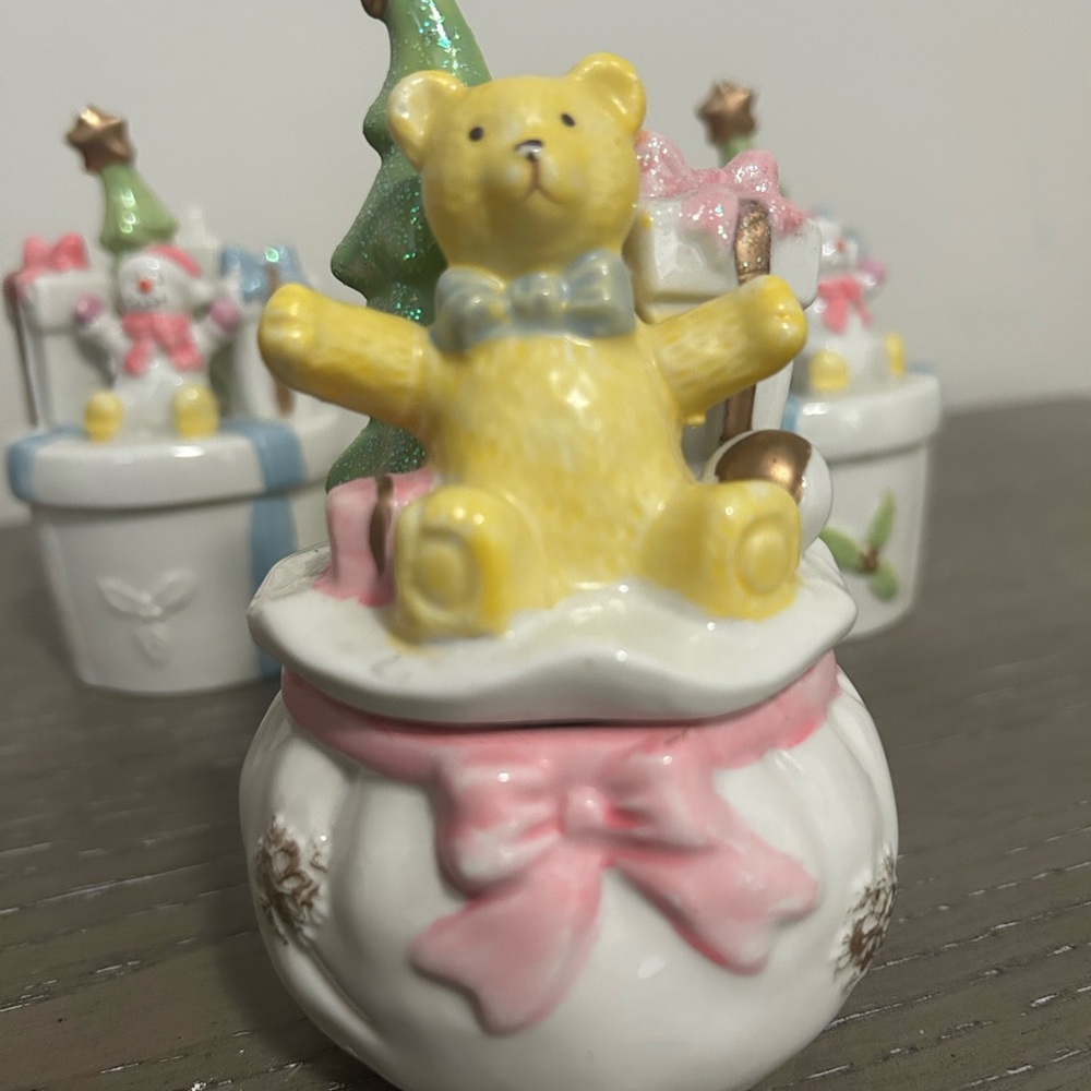 Vintage Porcelain Winter Bear and Snowman Figurines Storage containers - Picture 6 of 7